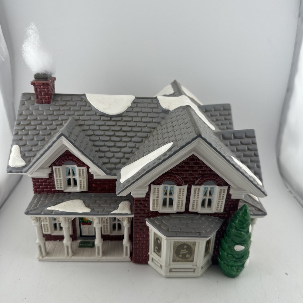 Dept 56 Snow Village Farm House 54912 Lighted 2007 Christmas Village